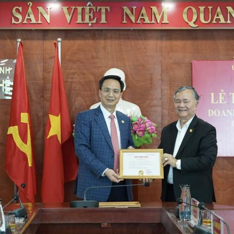 CÔNG TY CỔ PHẦN ĐẦU TƯ VÀ XÂY DỰNG VIỆT LONG ĐƯỢC TRAO GIẤY CHỨNG NHẬN DOANH NGHIỆP KHOA HỌC VÀ CÔNG NGHỆ