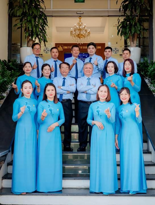 Ảnh có chứa người, cười, trang phục, váy Nội dung do AI tạo ra có thể không chính xác.