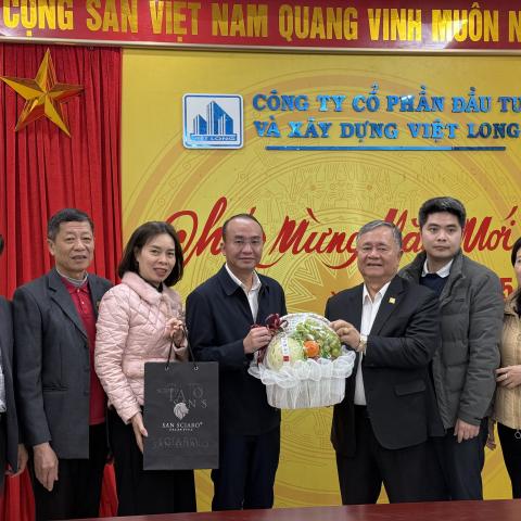 Ngày 27/2/2025 Công ty Việt Long đã tổ chức mừng sinh nhật tới TGĐ Lê Cao Long và kế toán trưởng Hoàng Thị Thu Hằng